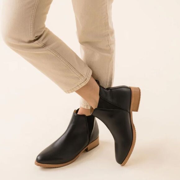 Nisolo Eva Everyday Chelsea Boots - Picture 1 of 8